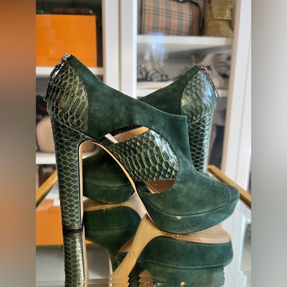 ***SOLD***Green Barneys New York Co-op Peep Toe Booties - Picture 5 of 9